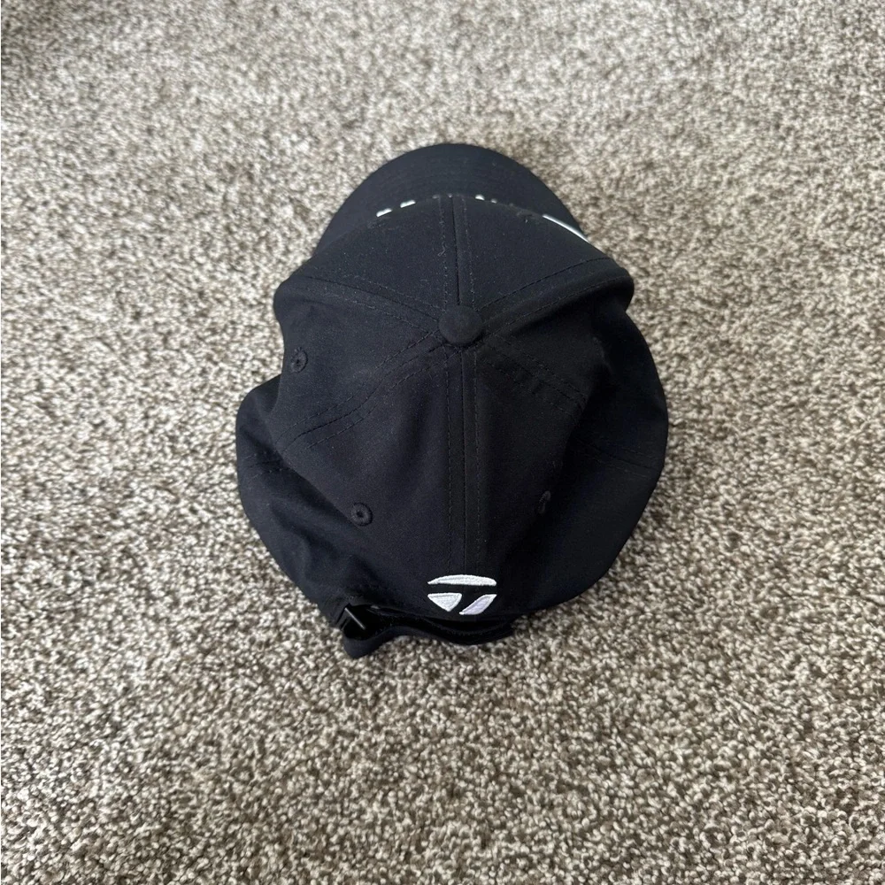 TaylorMade Black golf Cap - Picture 2 of 3